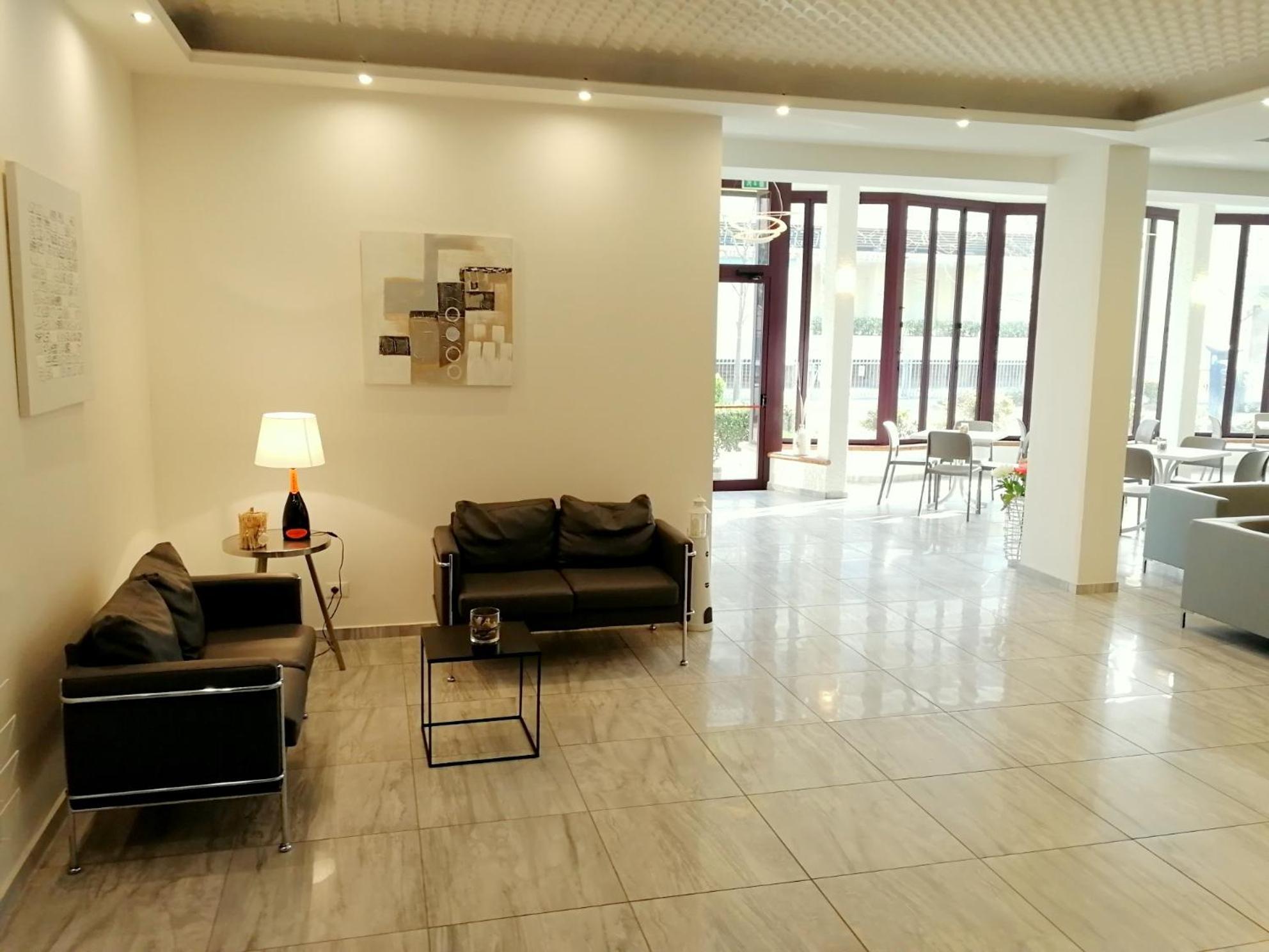 Hotel Atmosfere Beach Чезенатико Екстериор снимка