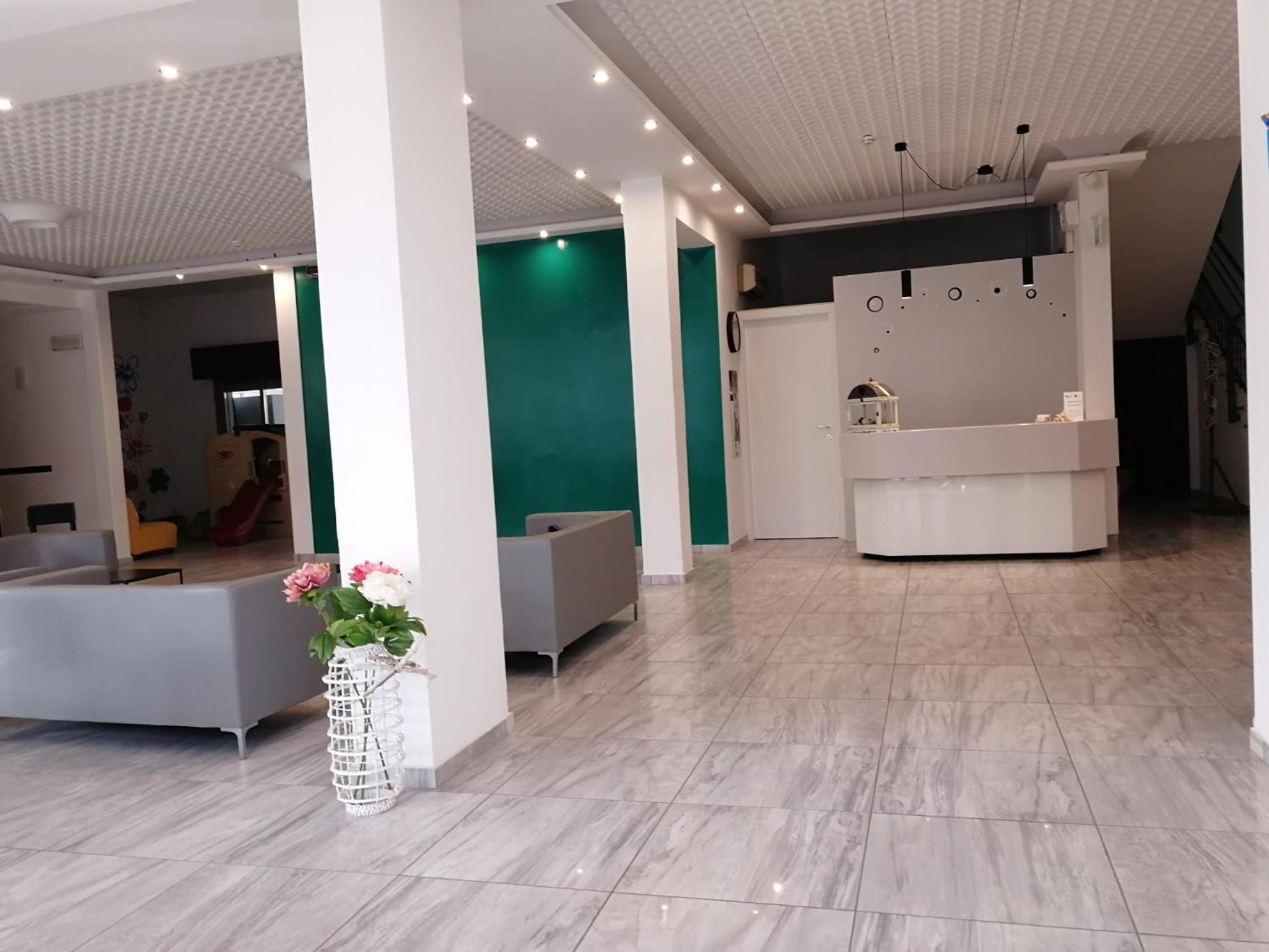 Hotel Atmosfere Beach Чезенатико Екстериор снимка